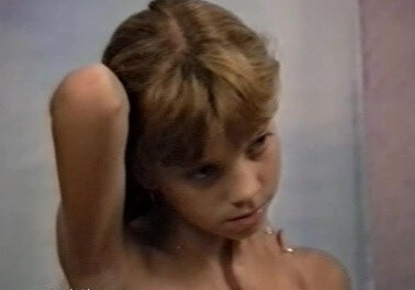 Naturistin: Julia Akt Dessous - Naturism teaches us to appreciate the present and to be honest with ourselves and others