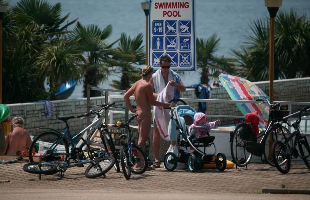 Poolside Camp Gathering pics - Nudism and naturism are a path to natural harmony and inner wholeness