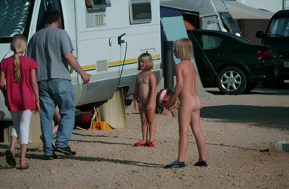 Cottage city pics - Nudism strengthens health and self-esteem