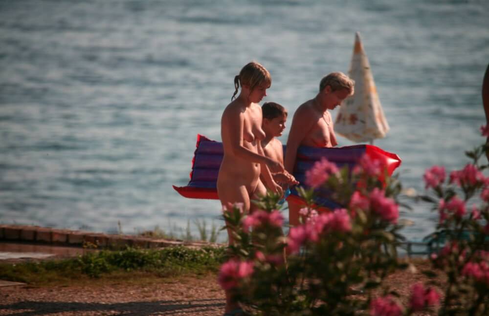 Dusk Til Dawn Showering phoros - Naturism is about respecting natural beauty