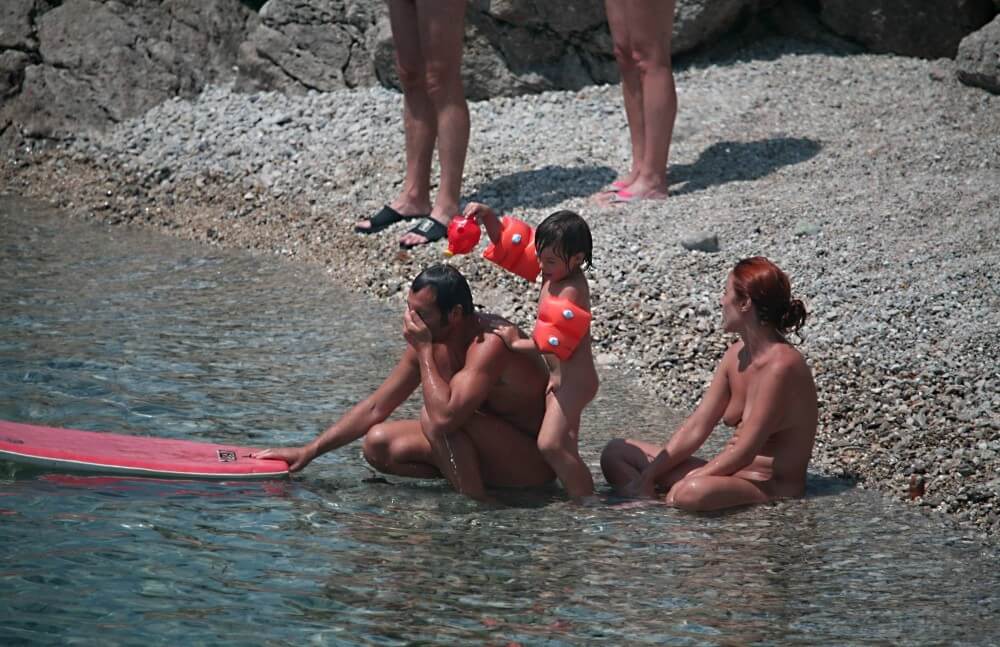 Beach Nudist Family Shore Camp pics - Nudism promotes psychological and physical well-being
