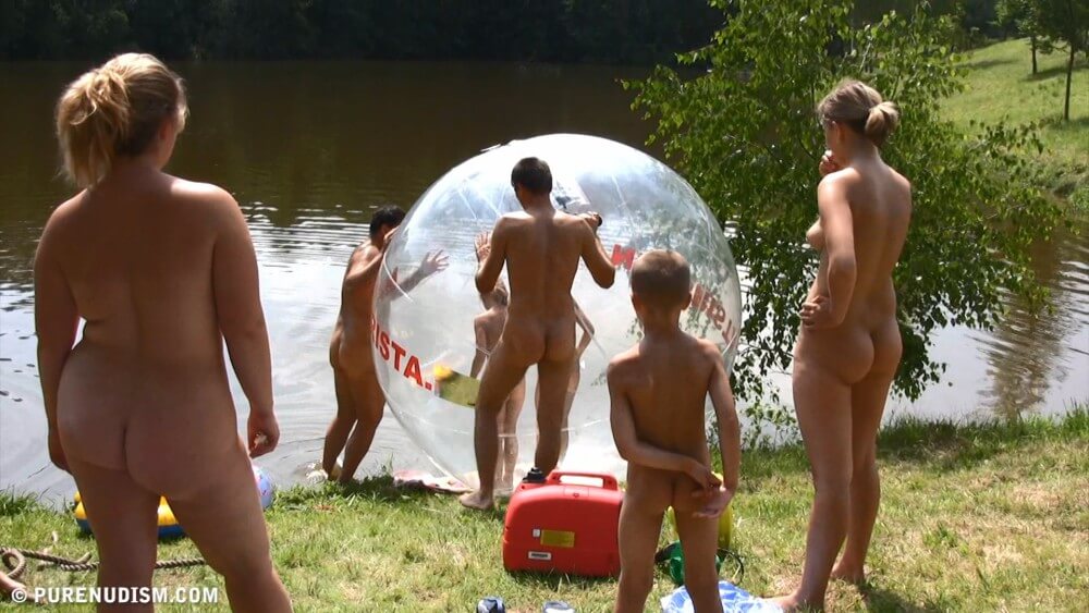 Aqua Nude Relaxation Full HD - Nudism fosters trust and mutual understanding