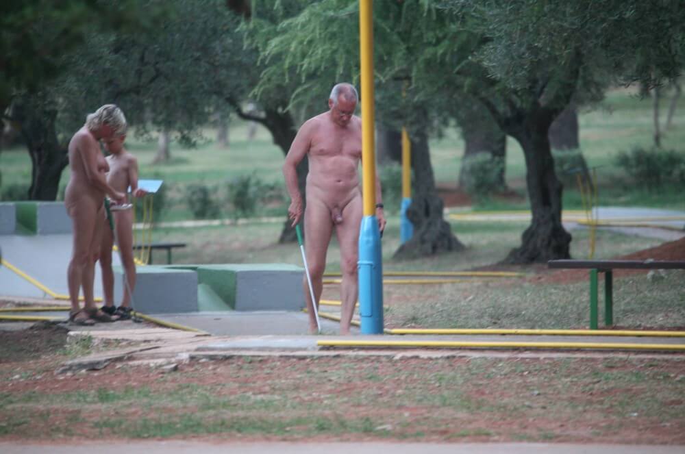 Mini-Golf Nude Participants pics - Being naked fosters trust