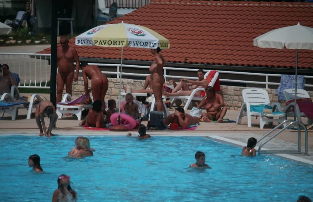 Naturist Pool Observation pics - The emergence of naturism is linked to the name of Soren Sorensen