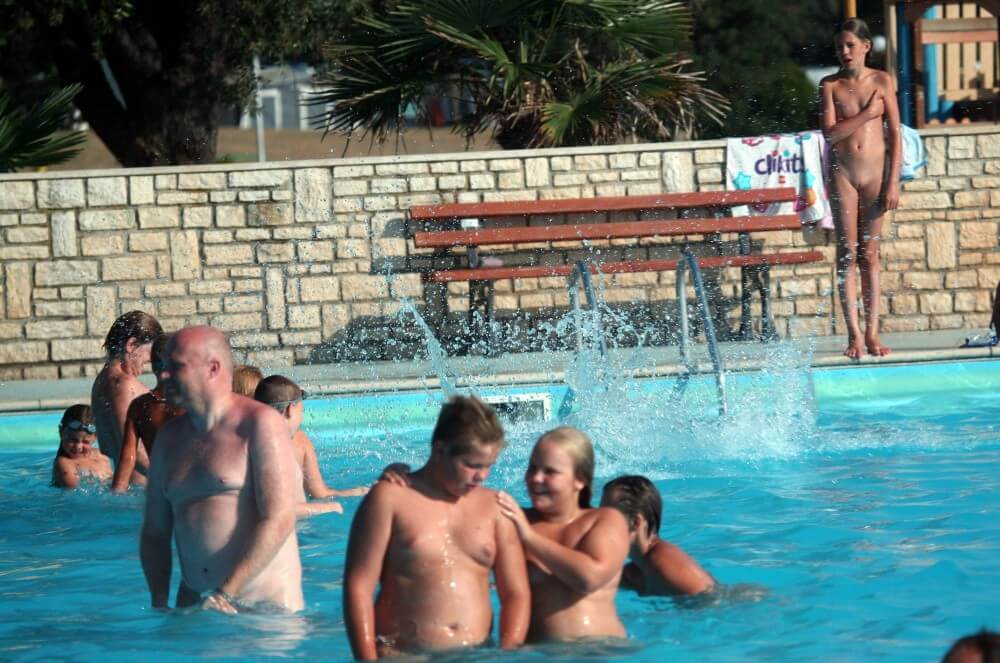 Naturist Pool Girls Profile pics - Naturism as a Way to Connect with Nature