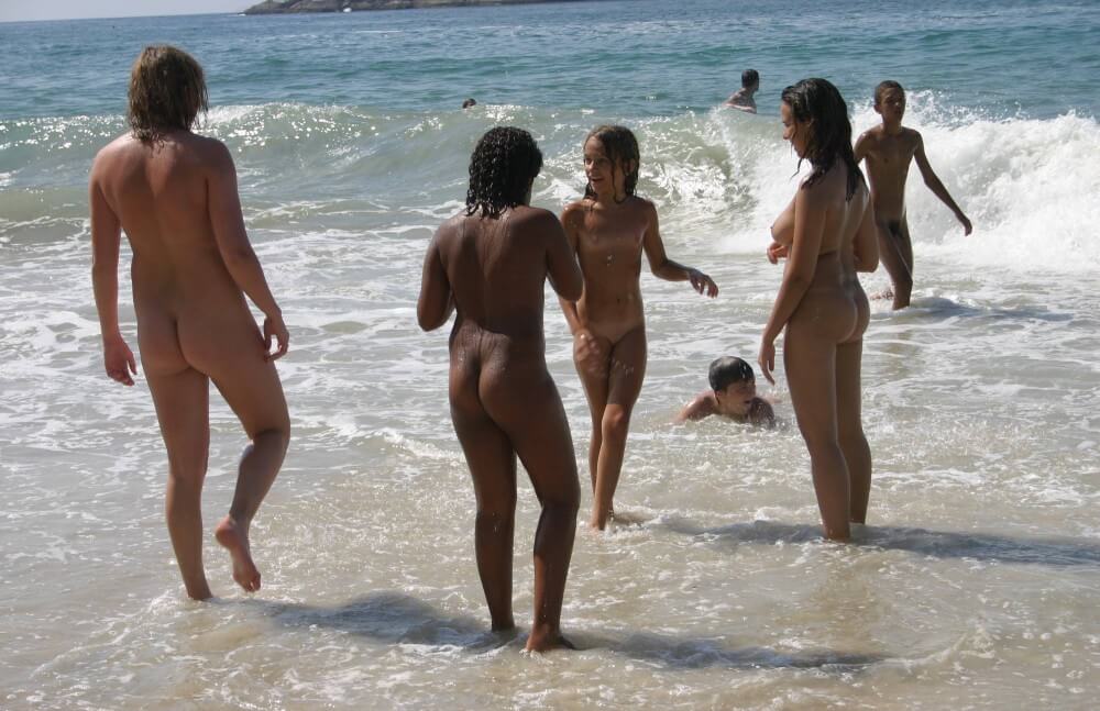 Brazils Water Refreshing pics - Events with completely naked people