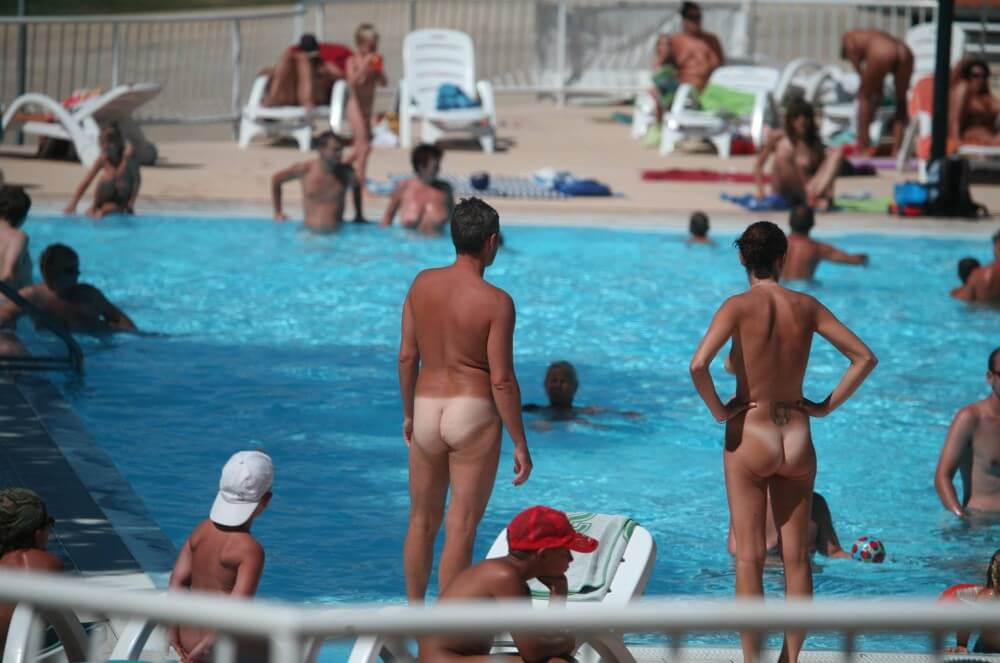 Pool-Shore Group Exercise - Nudity helps you feel free
