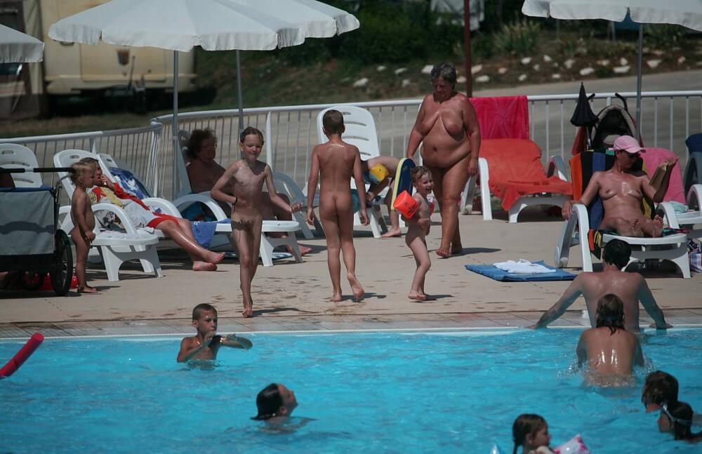 Naturist Afternoon Pool Games pics - Watching us naked in nature