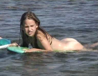 Naturistin: Julia and Hanna Am Meer - Nudism as a way to overcome body image issues and stereotypes