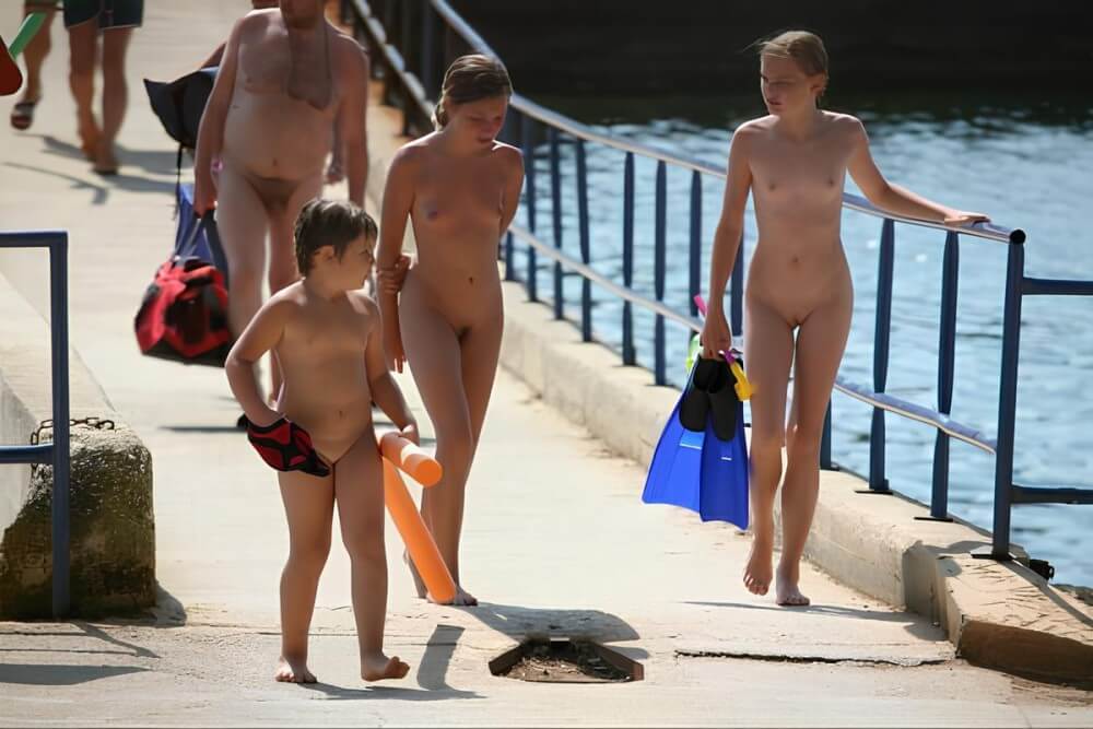 Naturism photo gallery # 11 - The entire upper aristocracy practiced nudism