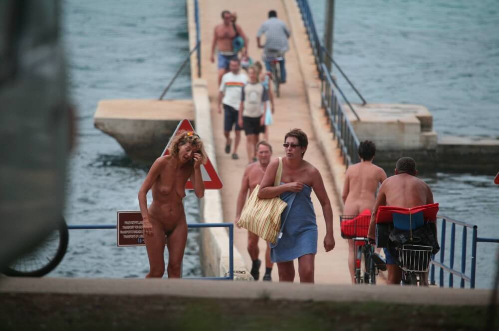 Crete FKK Bridge Crossing photos - Naturalness and freedom go hand in hand with naturism