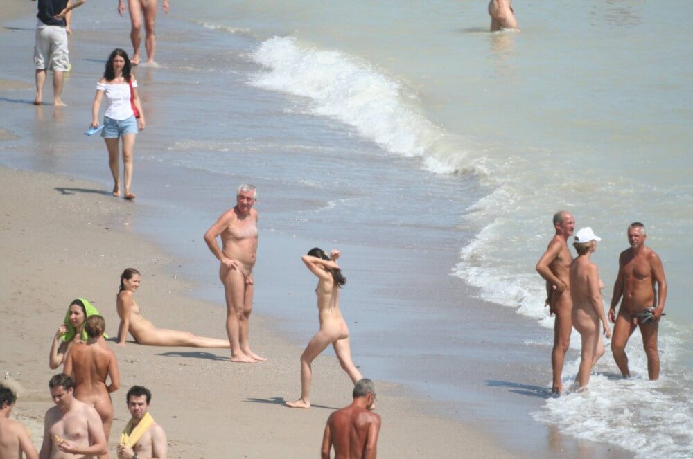 Costinesti Beach Groups pics - Ordinary people as naturists
