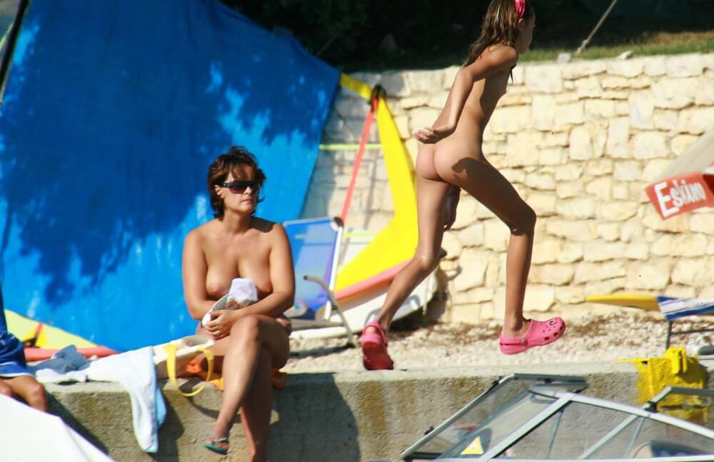 Bright Day Sun Tanning pics - The practice of naturism fosters inner harmony