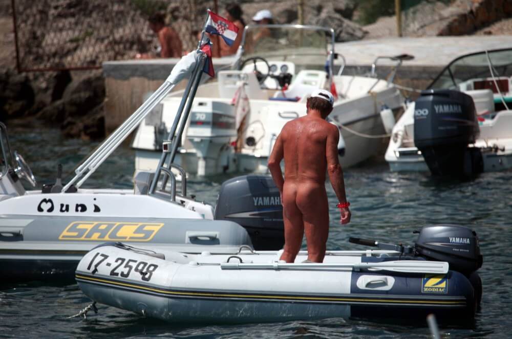 Boating and Floater Waters pics - Naturism teaches us to accept differences and imperfections without shame or insecurities