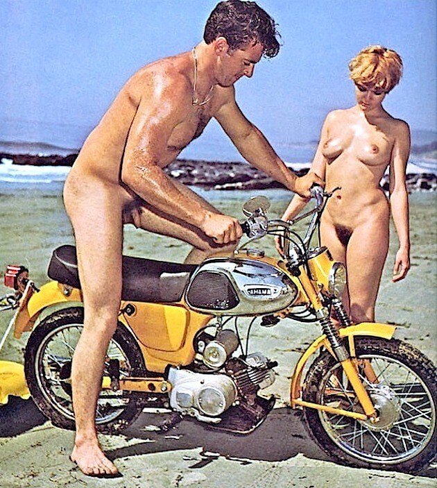 Retro naturism photo gallery - Simplicity is an important part of naturists lives