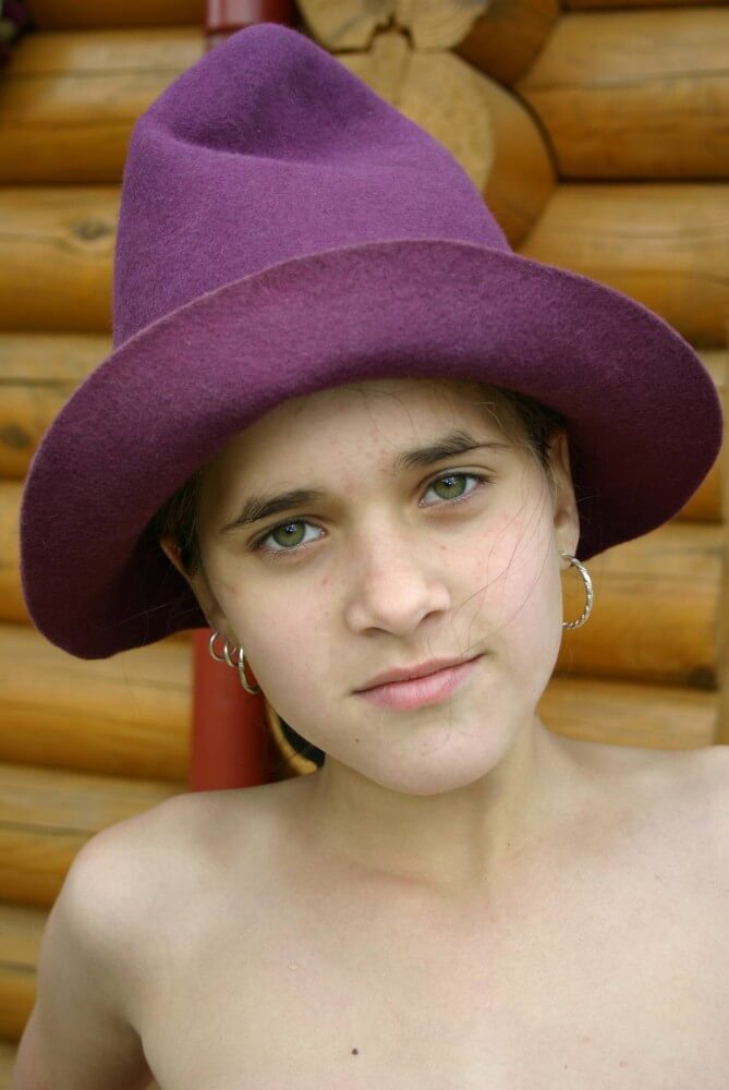 Cabin Reflections nudism pics - Simplicity and naturalness are important principles of nudism and naturism