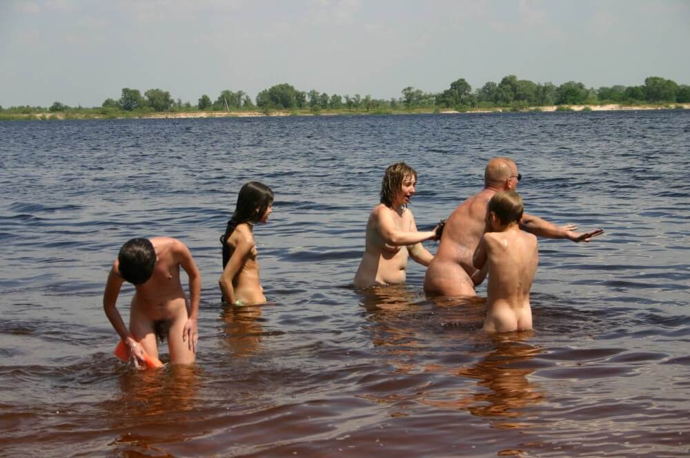 Kiev Water-Front Bathing pics - Naturism and the ecological sustainability of natural recreation areas