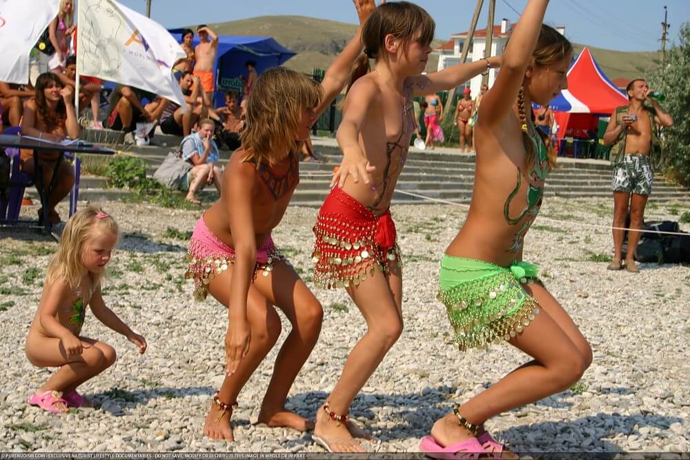 Festival and dancing photos - Seeks harmony with the rhythms of nature and the environment through nudity