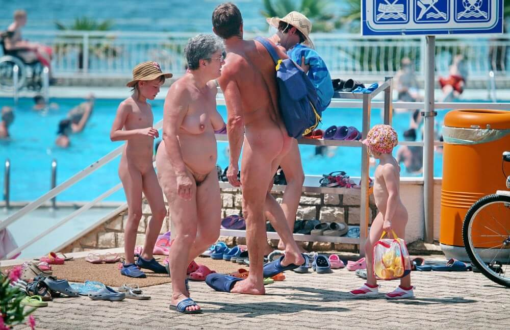 Family Poolside Grouping pics - In naturism, sincerity and openness toward others are valued