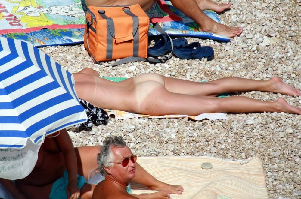 Naturists Beach Relaxation pics - Human nature in its original form