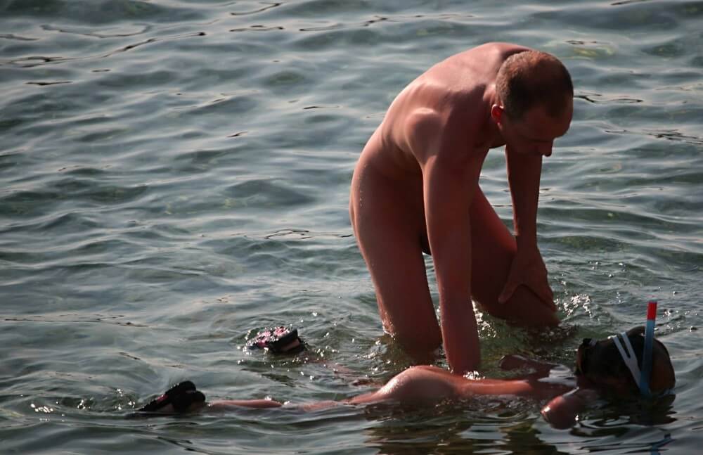 Father Floats His Daughter pics - The lifestyle of naturist advocates and their community