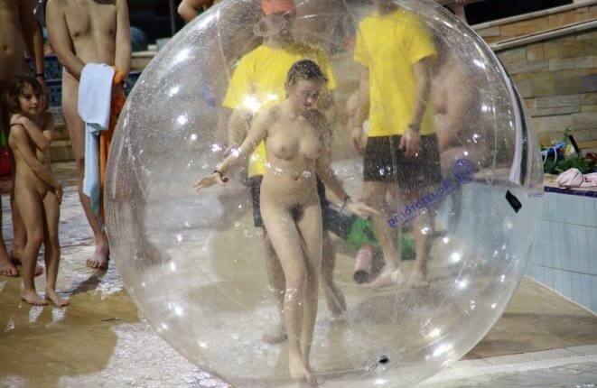 Holiday in the pool photos - We have no objection to the phenomenon itself