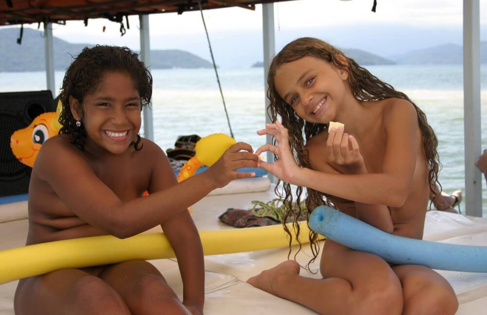 Brazilian Boating Girlfriend pics - Naturists are open to the world and the environment