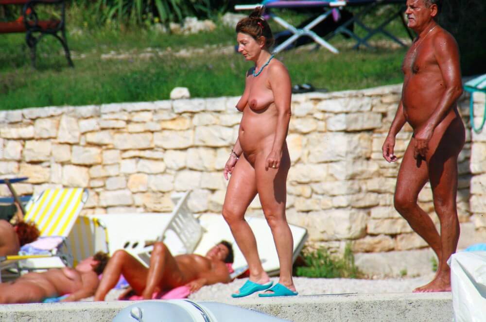 Ula FKK Wall-Side Passby photos - The body looks beautiful and natural in its natural, unadorned state