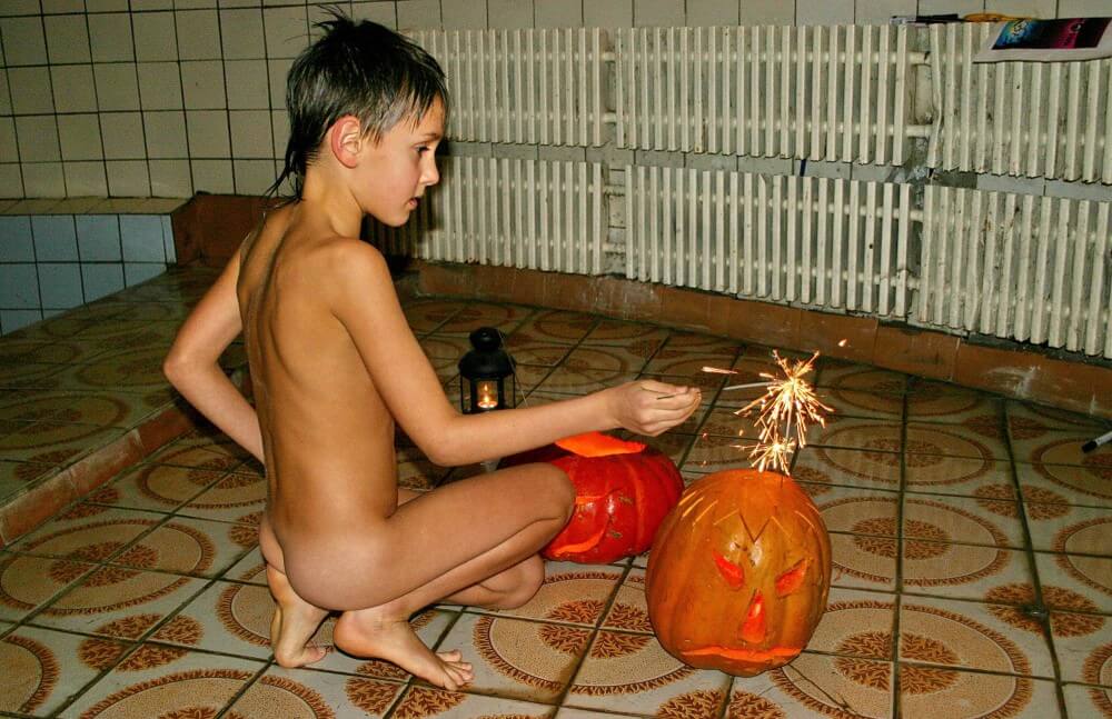 Naturism photo gallery # 20 - Nature is the best home for a naturist