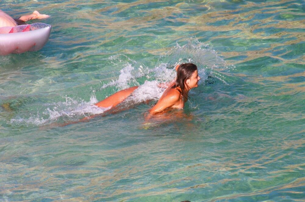Ula FKK Teen Shore Run pics - Naturist practices help us understand that the body is part of nature and its beauty