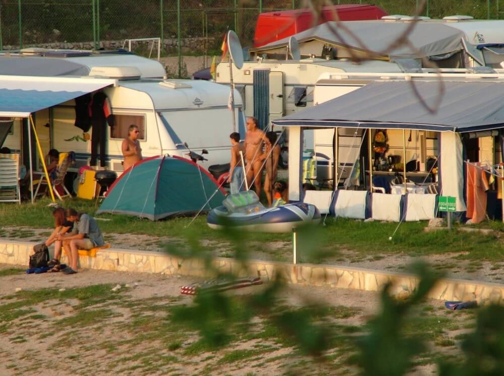 FKK Outdoor Shoreline pics - Naturism and nudism help you overcome your fears