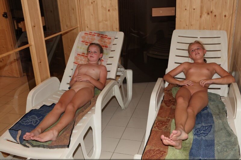 Record center relaxation photos - Nudism helps overcome insecurities
