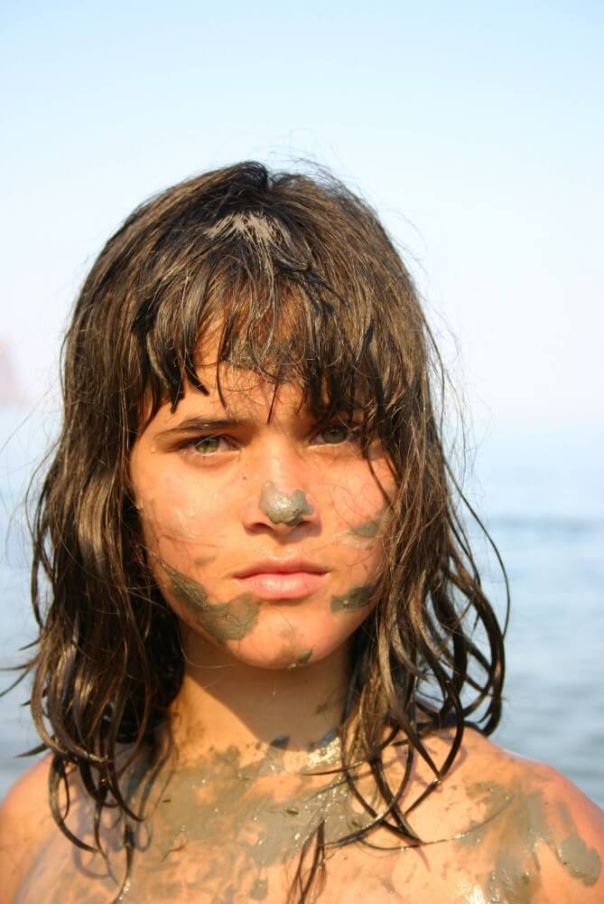 Courageous Naturist Girl pics - Home naturism in all its glory