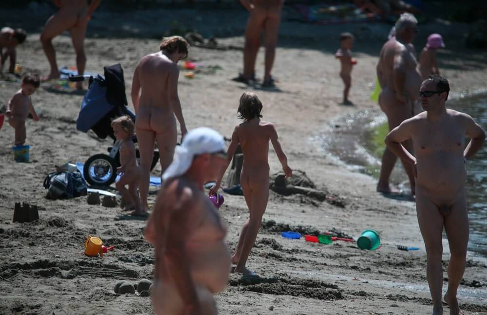 Jr Coastal Beach Paradise pics - Nudism is a way to improve health and boost self-esteem