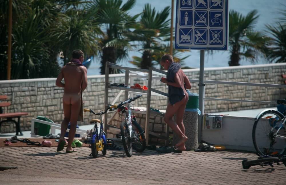 Nudism in a German water park photo - Nudism improves health and boosts self-esteem