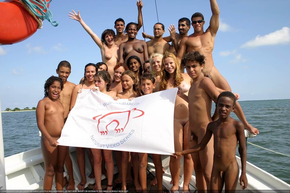 Naturism photo gallery # 59 - Seeks harmony with the rhythms of nature and the environment through nudity