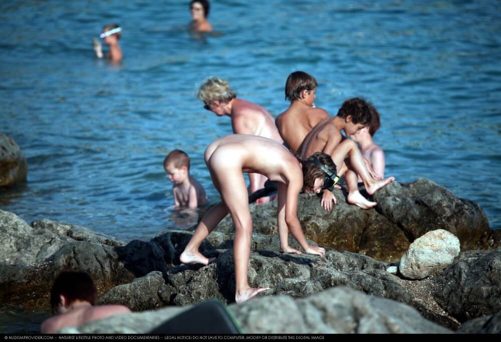 Summer day on the Black Sea photos - Naturism teaches us to accept and respect ourselves and others without inhibition