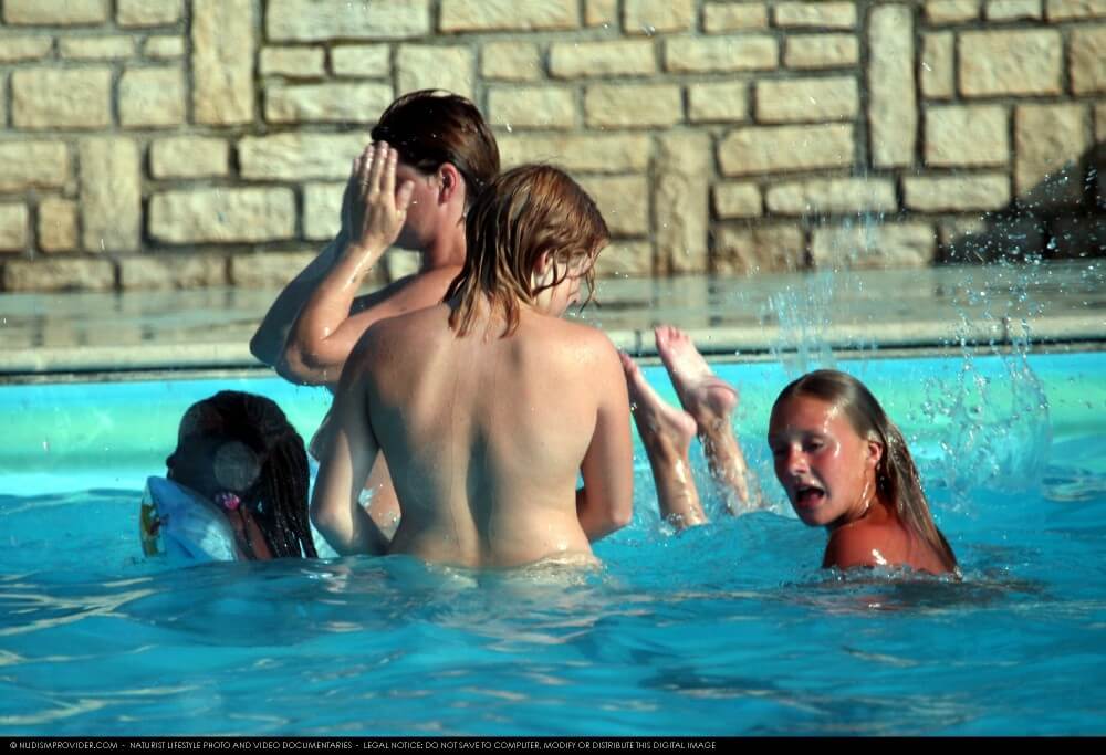 FKK water locations set 22 - Nudism helps overcome insecurities