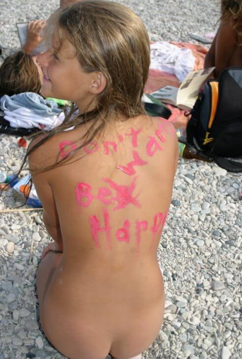 Osez vivre nu… Documentary naturism - A nudist values trust and friendliness among people