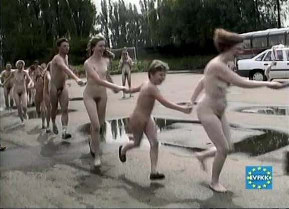 Helios Natura: Tutti-Frutti Nudie - Eurovid FKK - Striving for harmony with nature—its okay to be a little naked